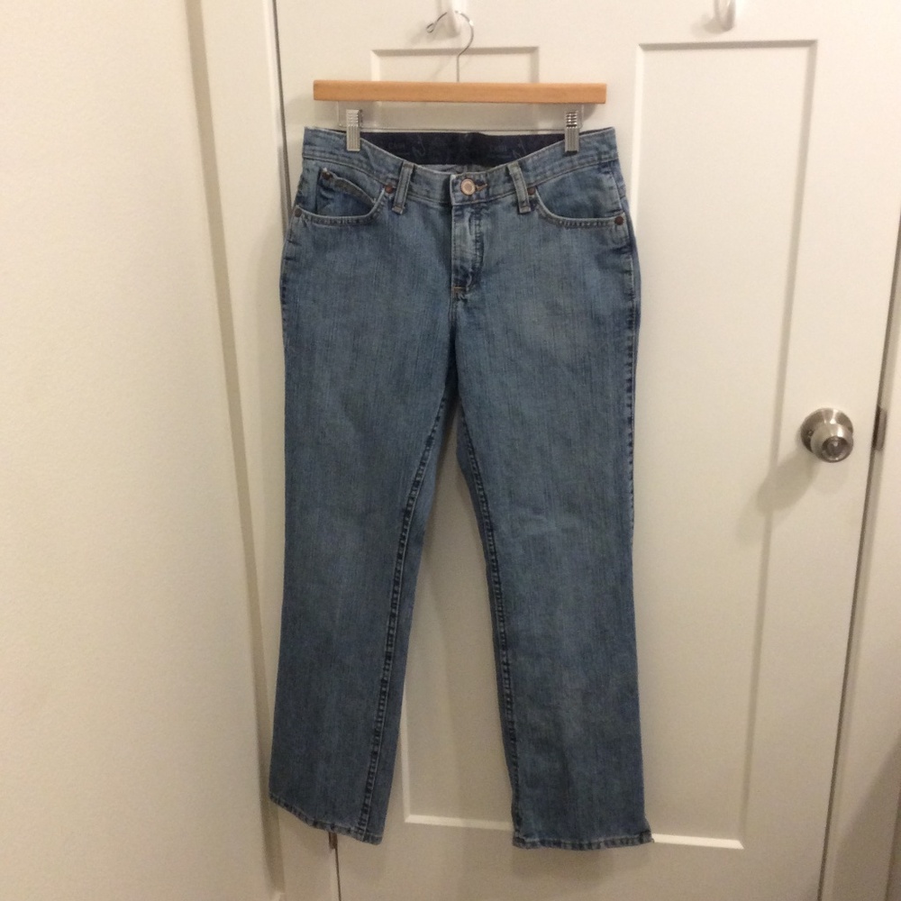 Wrangler Women's Ultimate Riding Blue Jean 7/8 x 32